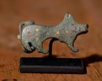 Oud-Romeins Bronzen fibula met geëmailleerde inleg die een