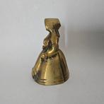 België. Tafelbel (1) Dame met melkkan aan de rechterarm ca.