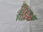 Tovaglia Natalizia puro lino ricamo a macchina e rifiniture, Antiek en Kunst, Antiek | Kleden en Textiel