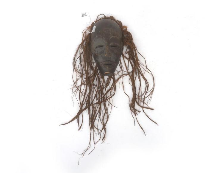 Een Afrikaans masker, mogelijk een Chokwe mwana pwo masker, Antiek en Kunst, Kunst | Niet-Westerse kunst