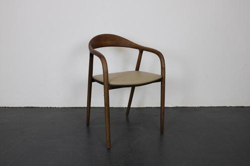 DO Design: 50 Artisan Neva stoelen. Walnoot, eiken, leer, Huis en Inrichting, Stoelen, Vijf, Zes of meer stoelen, Nieuw, Hout