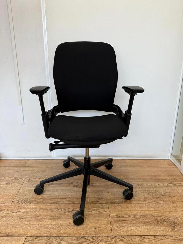 Steelcase Leap V2 Zwart (Actiemodel) - Scherpe Prijs, Huis en Inrichting, Bureaustoelen, Bureaustoel, Zwart, Zo goed als nieuw