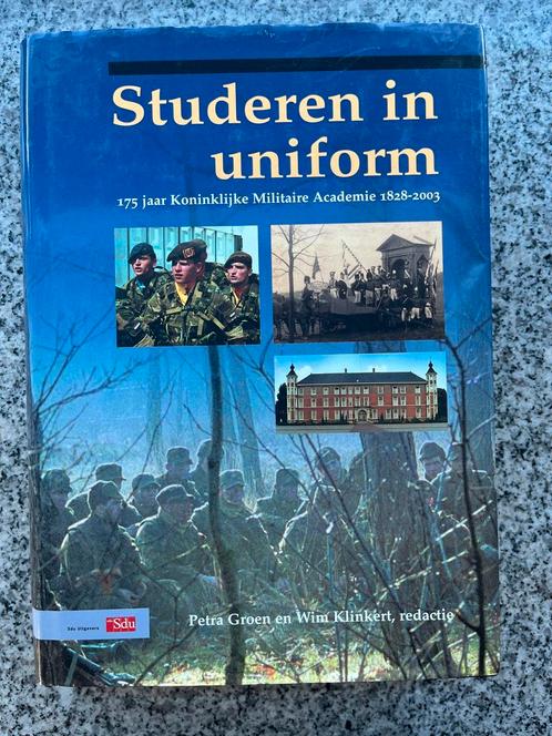 Studeren in uniform, Boeken, Oorlog en Militair, Landmacht, 1945 tot heden, Gelezen, Verzenden