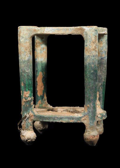 Oud-Chinees, Ming-dynastie Geglazuurde terracotta Stand, Antiek en Kunst, Antiek | Overige Antiek