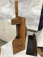 Werkgereedschap (2) - Kabinetmakerswigkist met zijn zaag., Antiek en Kunst