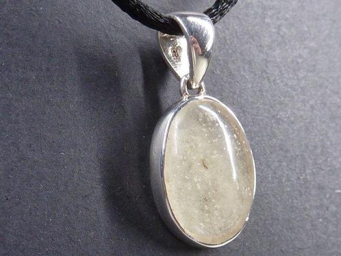 Libisch Desert Glass Cabochon Cristobaliet Hanger - 5.6 g, Verzamelen, Mineralen en Fossielen