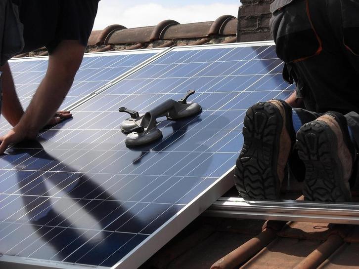 Zonnepanelen laten plaatsen?, Doe-het-zelf en Verbouw, Zonnepanelen en Toebehoren, Nieuw