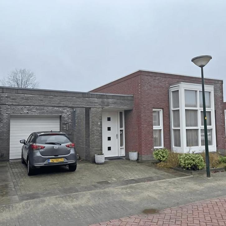 Geschakelde bungalow met tuin, gemeubileerd en was..., Huizen en Kamers, Huizen te koop