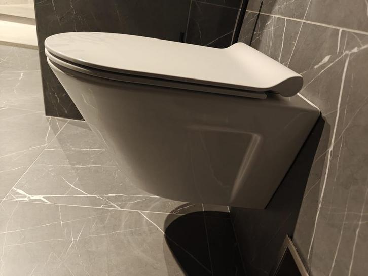 Ongebruikt hangend toilet wandcloset wit - 0085, Doe-het-zelf en Verbouw, Sanitair, Toilet, Nieuw, Ophalen