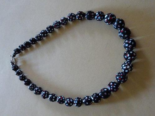 Antieke glazen ketting, 35 zwarte kralen met oogmotief uit, Antiek en Kunst, Kunst | Niet-Westerse kunst