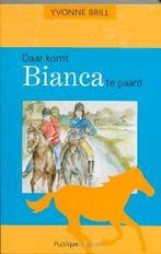 Daar komt Bianca te paard / Bianca / 2 9789077461570, Verzenden, Gelezen, Yvonne Brill
