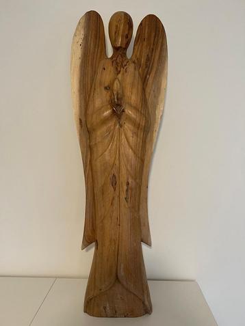 Engel, handgemaakt van hout beschikbaar voor biedingen