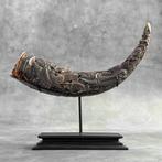 Snijwerk, NO RESERVE PRICE - Finely Engraved Large Horn of a