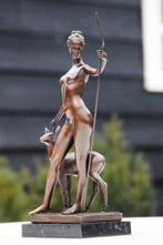 sculptuur, diana met reebok - 33 cm - bronze marble, Antiek en Kunst