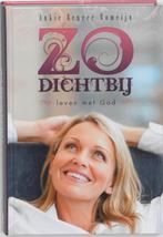 ZO DICHTBIJ 9789063536312 Ankie Renger - Romeijn, Boeken, Godsdienst en Theologie, Verzenden, Gelezen, Ankie Renger - Romeijn