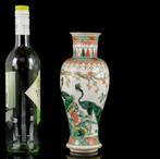Een grote Chinese famille verte Dubbel Pauw balustervaas -