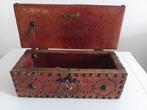 Opbergkoffer - Hout - leer en sleutel van origine, Antiek en Kunst