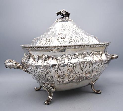 Tureen - Repujada, remate ramillete de flores - .925 zilver, Antiek en Kunst, Antiek | Goud en Zilver