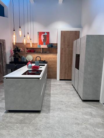 Nolte showroom keuken – Beton, greeploos – Compleet beschikbaar voor biedingen