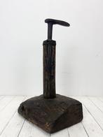 Cobblers anvil wooden stand - Werkgereedschap Antiek, Antiek en Kunst