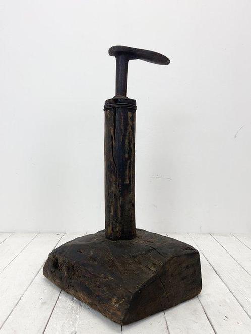 Cobblers anvil wooden stand - Werkgereedschap Antiek, Antiek en Kunst, Antiek | Wandborden en Tegels