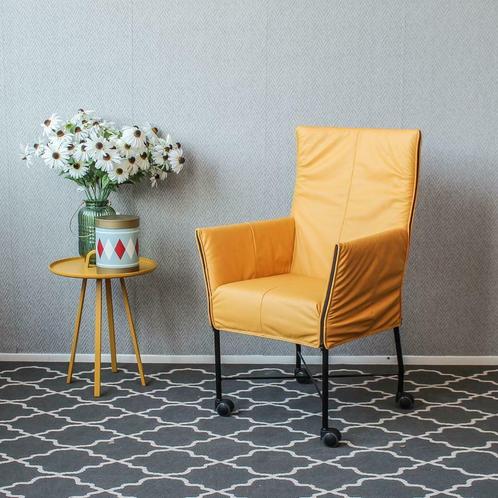 12 Montis Chaplin saffraan stoelen - zwart onderstel + wiel, Huis en Inrichting, Stoelen, Vijf, Zes of meer stoelen, Nieuw, Leer