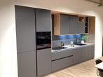 Nolte showroom keuken, Grafiet grijs, Greepl.incl. apparaten, Nieuw, Enkelwandige keuken, Grijs, Greeploos