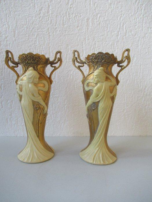 Vaas (2) - 2 Vazen en art nouveau stijl - Hars, Antiek en Kunst, Curiosa en Brocante