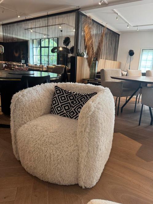 Draaifauteuil Fluffy Teddy – Showroommodel NU €499,-, Huis en Inrichting, Fauteuils, 75 tot 100 cm, Nieuw, 75 tot 100 cm, Stof