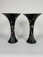 Twee cloisonné vazen - geëmailleerd metaal geverfd - Japan -