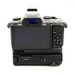 Olympus E-M5 Camera Body Zilver + HLD-6 Batterijgrip (Occ), Audio, Tv en Foto, Fotocamera's Digitaal, Ophalen of Verzenden, Zo goed als nieuw