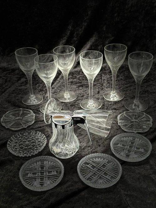 Pot - Elegant set drinkglazen met bijpassende karaf en, Antiek en Kunst, Antiek | Meubels | Tafels