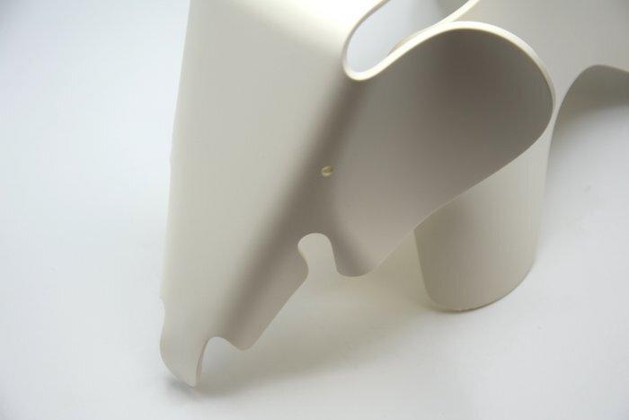 Decoratief ornament - Vitra - Eames Olifantje Klein -, Antiek en Kunst, Antiek | Meubels | Stoelen en Banken