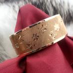 Gouden vintage brede slavenarmband met gravures | Ø 62 mm, Ophalen of Verzenden, Gebruikt, Overige kleuren, Goud