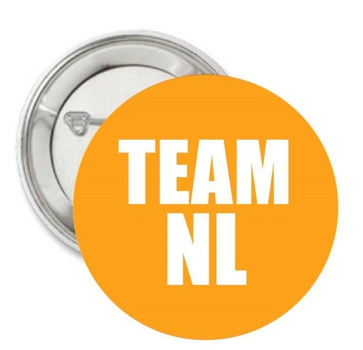 Oranje button of kleding (magneet) TEAM NL, Hobby en Vrije tijd, Feestartikelen, Oranje of Koningsdag, Nieuw, Versiering, Verzenden