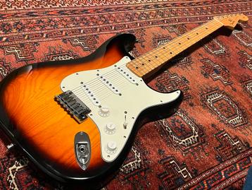 Fender Custom Shop Custom Deluxe Stratocaster 2011 Sunburst