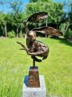 Beeldje - Leaping hare - Brons, Antiek en Kunst
