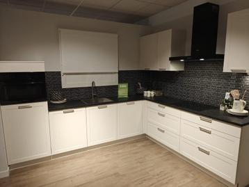 Showroomkeuken landelijk modern hoekkeuken - 0069 beschikbaar voor biedingen