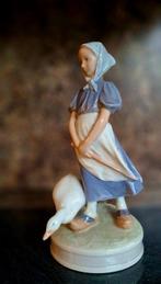 Royal Copenhagen - Beeldje - Girl with Goose - Porselein, Antiek en Kunst