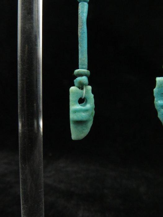 Oud-Egyptisch Oorbellen van glas en faience mummiebeads met, Sieraden, Tassen en Uiterlijk, Antieke sieraden