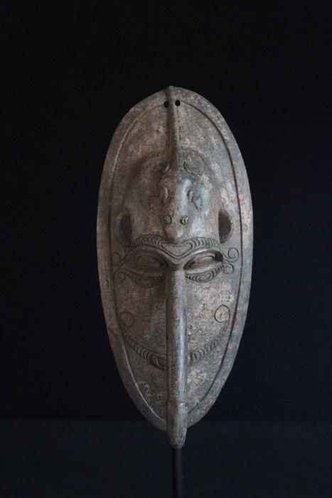 Zoomorphe Iatmul-maske uit het dorp Tambanum aan de, Antiek en Kunst, Kunst | Niet-Westerse kunst