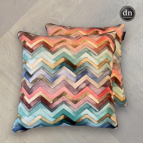 Missoni - Set of 2 new pillows made of Missoni velvet fabric, Antiek en Kunst, Antiek | Kleden en Textiel