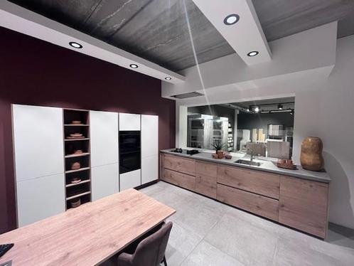 Nolte Showroom Keuken SALE – Houtlook/Wit incl. Apparatuur, Huis en Inrichting, Keuken | Complete keukens, Graniet of Steen, Greeploos