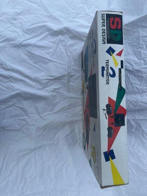 Super Design - Famicom-clone - Terminator 2 8 Bit -, Spelcomputers en Games, Spelcomputers | Overige Accessoires