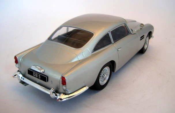 Aston Martin DB5 Silver Birch 1964 - 1:18 - Model sportwagen, Hobby en Vrije tijd, Modelauto's | 1:5 tot 1:12