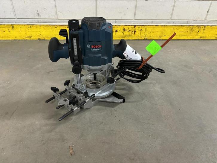 Online veiling: BOSCH, GOF 1250 CE, Bovenfreesmachine 230V, Doe-het-zelf en Verbouw, Gereedschap | Handgereedschap, Gebruikt