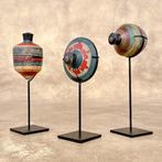 NO RESERVE PRICE - Spinning tops (3) - Gasing - Draaitol -