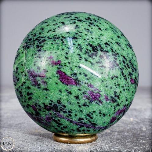 Zeer zeldzame natuurlijke robijn en zoisite kristalbol,, Verzamelen, Mineralen en Fossielen