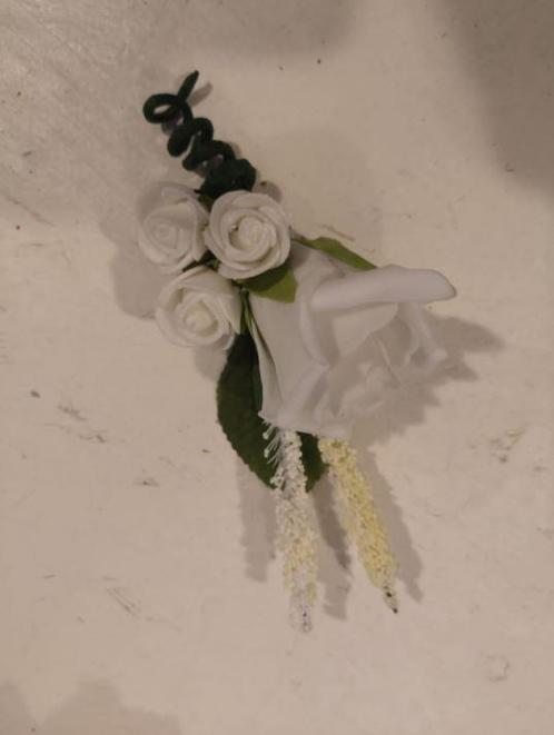 Corsage Roos Wit, cremewit CLR424 Maatwerk corsage, Hobby en Vrije tijd, Knutselen, Nieuw, Ophalen of Verzenden
