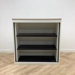 Tweedehands metalen openkast vv 2 legborden met topblad,, Huis en Inrichting, Kasten | Overige, Ophalen of Verzenden, Gebruikt